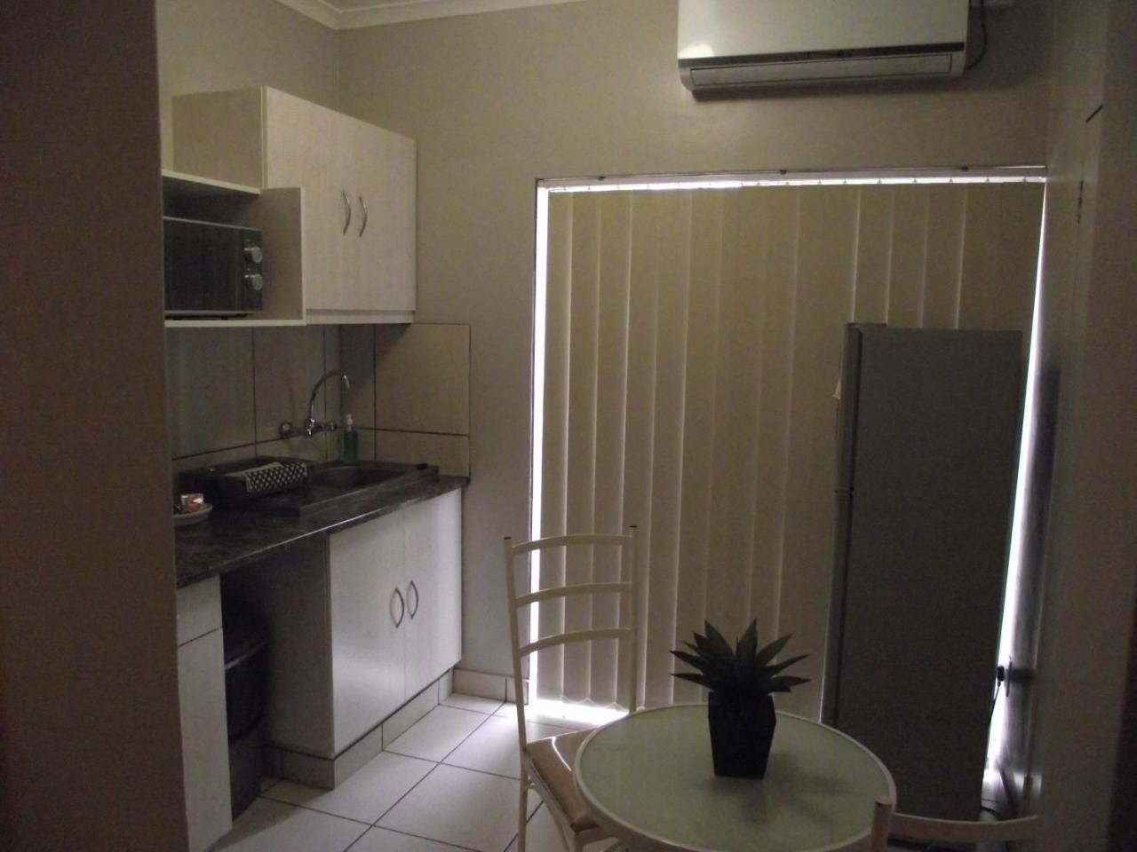 De Nachtuilen Guesthouse Upington Exterior photo